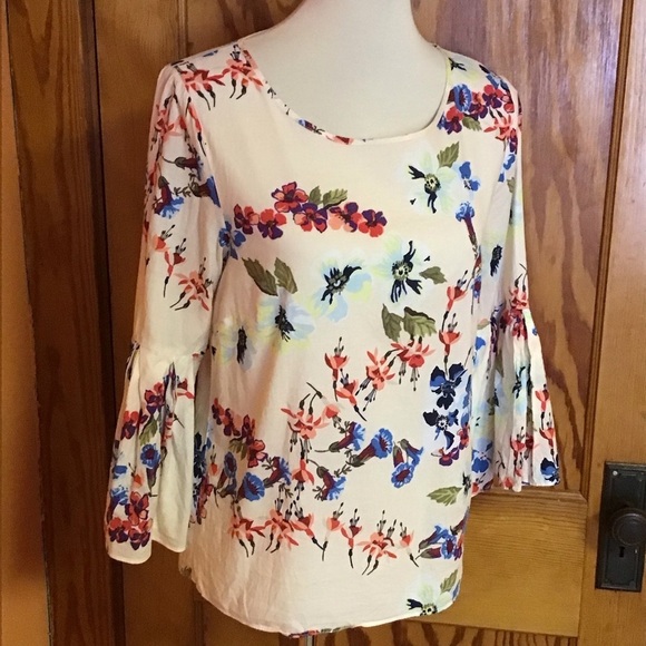 3 for 20 $ bundle Jane & Delancey Bright Floral Bell Sleeve Blouse - Picture 8 of 16